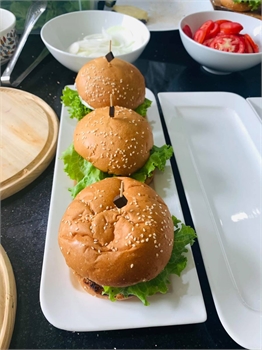 Beef Hamburger/ Bánh Burger Bò